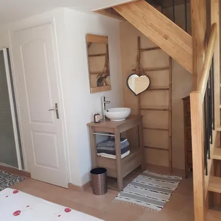 Mazet Des Lavandes Bed and Breakfast 3*