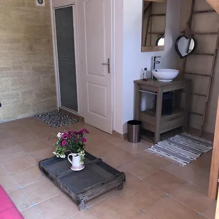 Mazet Des Lavandes Bed and Breakfast Saint-Quentin-la-Poterie